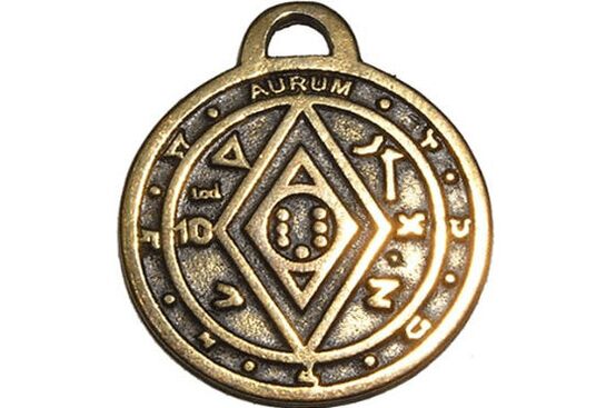 amulet monety na szczęście i bogactwo