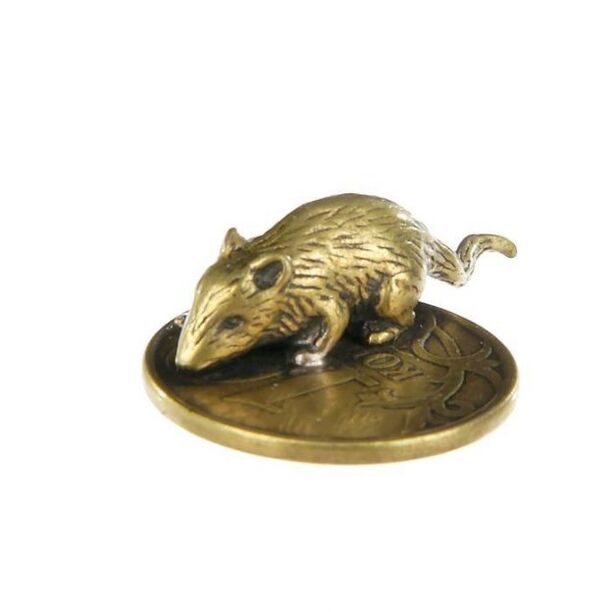 Amulet-portfel dla myszy z monetą na szczęście w sprawach pieniężnych