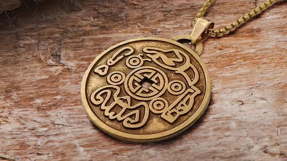 cesarski amulet przyciągający pieniądze